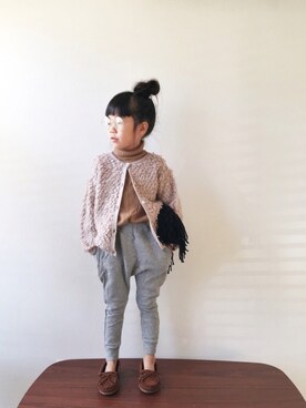 「リブニット」｜「アイテム（モカシン/デッキシューズ）」を使った、nanaさん（キッズ・110cm）の冬コーディネート
