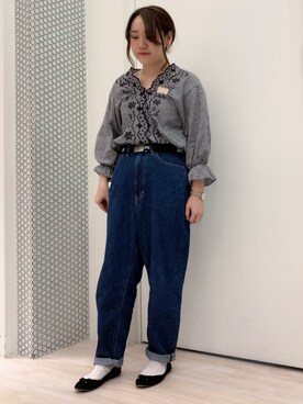 「Lee（リー）の【LEE×earth】 ベルト付きテーパードパンツ ○（デニムパンツ）」を使った、ちひろさん（レディース・155cm）の春コーディネート