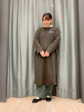 「earth music&ecology（アースミュージックアンドエコロジー）の選べるリブパンツ(サテン)　＊（その他パンツ）」を使った、ちひろさん（レディース・154cm）の冬コーディネート