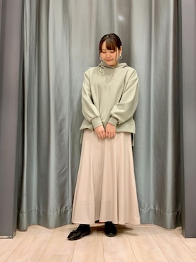 「earth music&ecology（アースミュージックアンドエコロジー）のサテンフレアスカート　＊（スカート）」を使った、ちひろさん（レディース・154cm）の冬コーディネート
