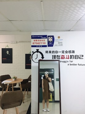 「school」｜「アイテム（腕時計）」を使った、见过越多的清晨却越陌生-さん（レディース・163cm）の春コーディネート
