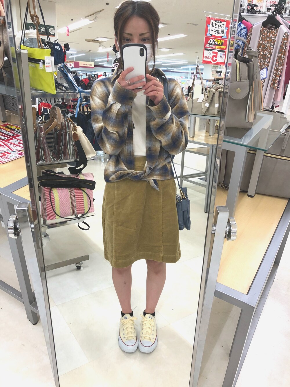 「シンプルコーデ、カジュアル、休日コーデ、スニーカー、UNIQLO」｜「UNIQLOのフランネルチェックシャツ（長袖）（シャツ/ブラウス、ブラウン系）」を使った、asamiさん（レディース・148cm）の夏コーディネートの1枚目の写真