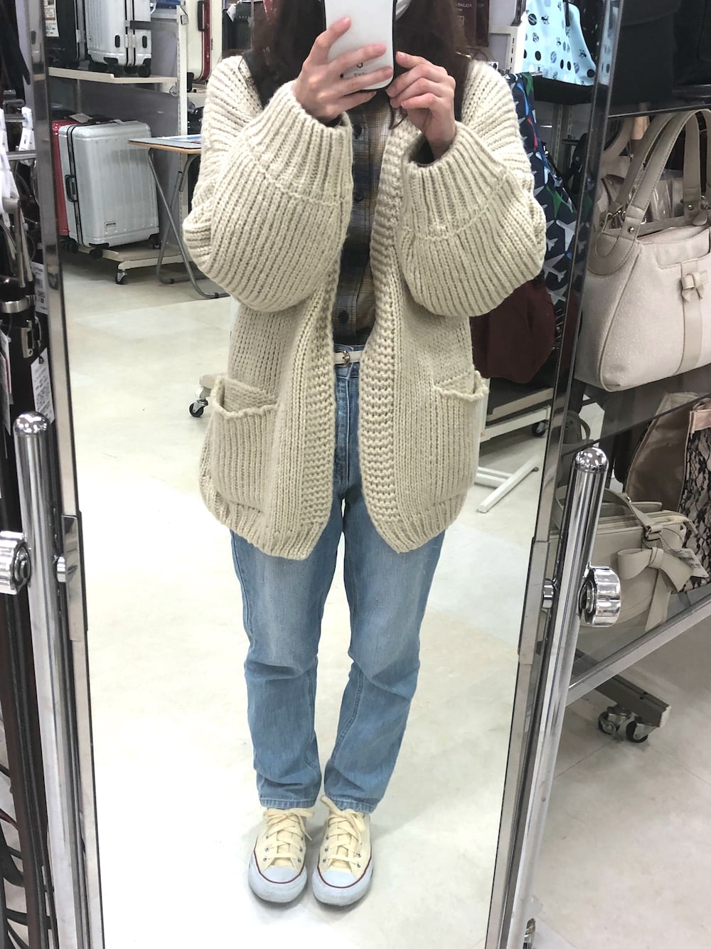 「カジュアルコーデ、秋のコーデ、おしゃれさんと繋がりたい、今日のコーデ、ボリューム袖、メンズライク」｜「ＡＮＤＪのビッグシルエットボリュームスリーブニットカーディガン（カーディガン/ボレロ、ベージュ系）」を使った、asamiさん（レディース・148cm）の秋コーディネートの1枚目の写真
