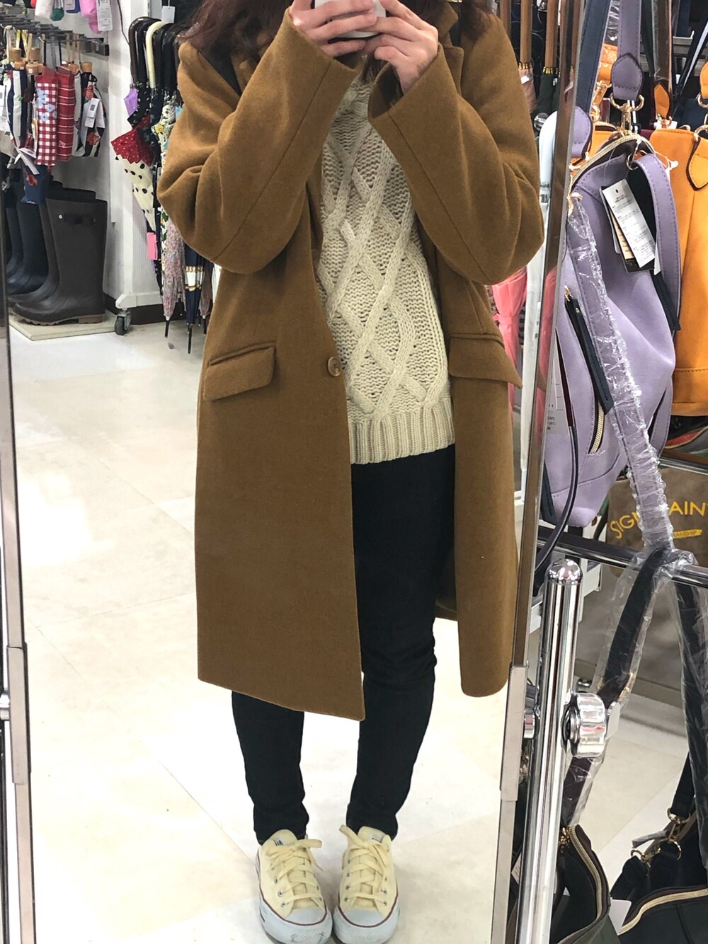 「秋のコーデ、カジュアル、プチプラコーデ、おしゃれさんと繋がりたい、デニムパンツ、ゆるニット、ootd」｜「AZUL by moussyのｽﾀﾝﾀﾞｰﾄﾞﾁｪｽﾀｰｺｰﾄ（チェスターコート、ベージュ系）」を使った、asamiさん（レディース・148cm）の秋コーディネートの1枚目の写真