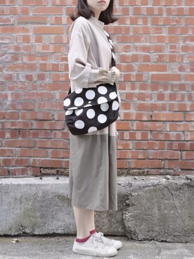 「POU DOU DOU（プードゥドゥ）のタックスリーブバイカラーワンピース（ワンピース、ベージュ系）」を使った、Tiffy Leeさん（レディース・159cm）の春コーディネート