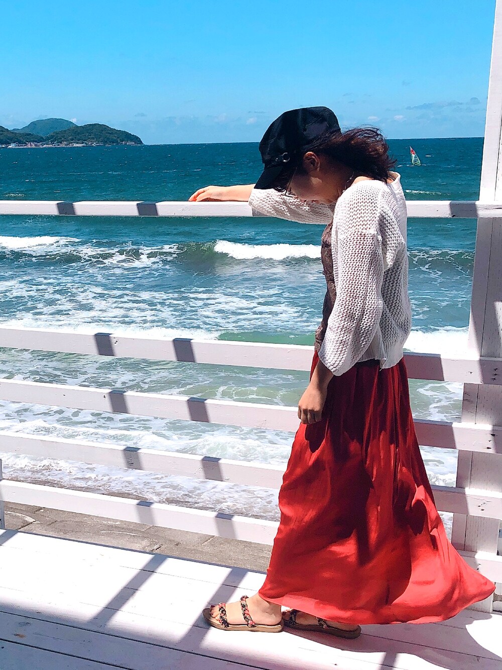 「糸島、海コーデ、福岡、夏コーデ、インナーチラ見せ」｜「GUのアイテム（スカート、レッド系）」を使った、kYanaさん（レディース・152cm）の夏コーディネートの1枚目の写真
