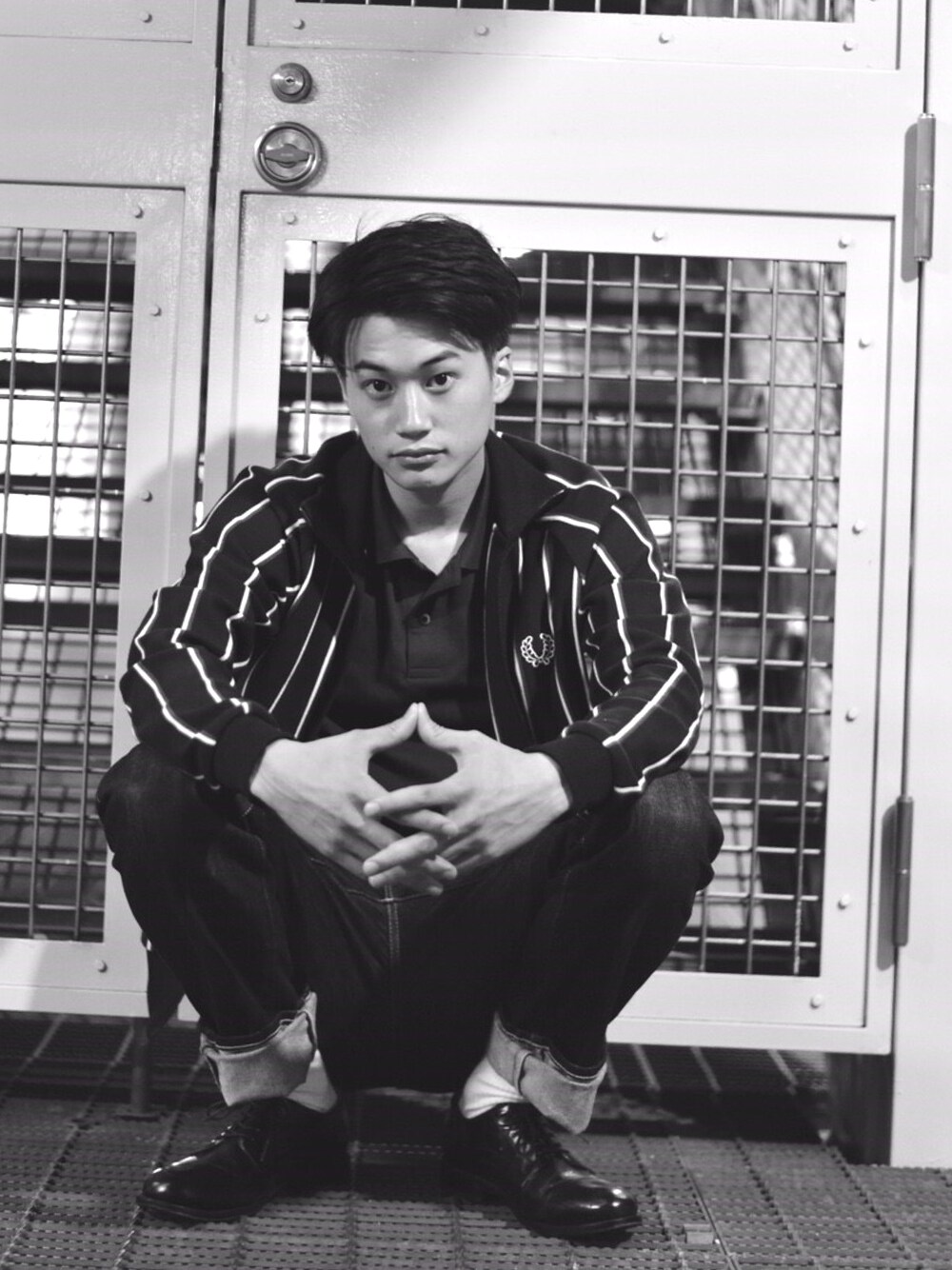 「FRED PERRY、ジャージ、ユニクロ、UNIQLO、ポロシャツ、デニム、Adam et Rope'、ドレスシューズ、秋、ネイビー」｜「FRED PERRYのアイテム（ジャージ、ブルー系）」を使った、すけさん（メンズ・171cm）の秋コーディネートの1枚目の写真