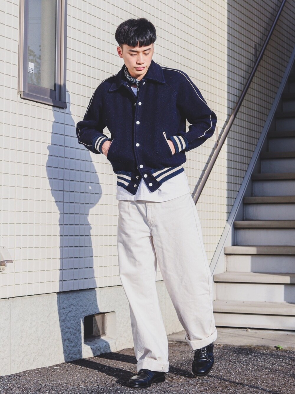 「オトナカジュアル、スタジャン、古着MIX、ワイドパンツ、ユニクロ、UNIQLO、革靴、CAMINANDO」｜「VINTAGEのアイテム（スタジャン、ブルー系）」を使った、すけさん（メンズ・171cm）の秋コーディネートの1枚目の写真