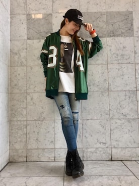 「コラボTシャツ」｜「アイテム（ジャケット/アウター）」を使った、Ayakaさん（レディース・161cm）の春コーディネート