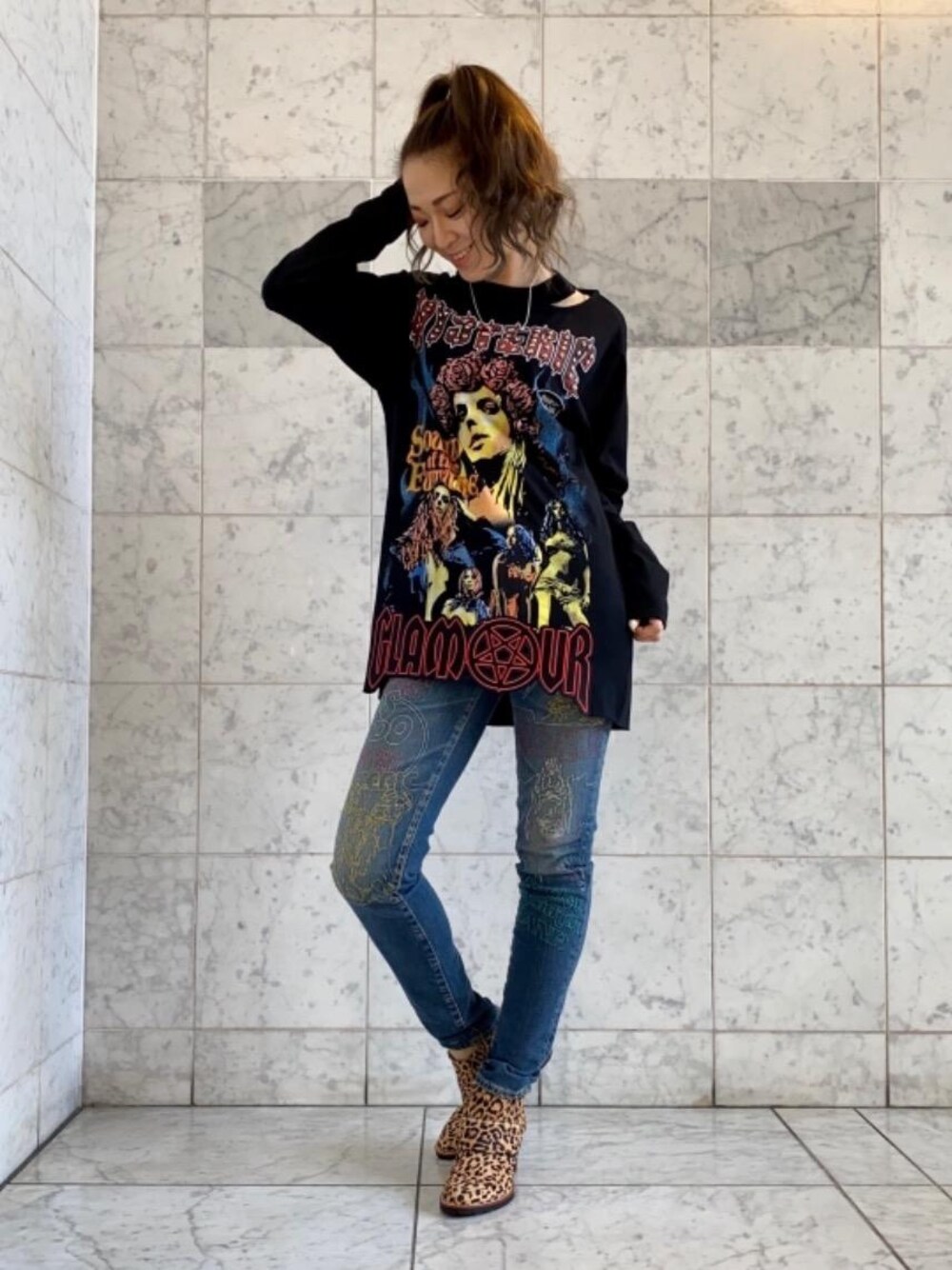 「デニム、レオパード、スタッズ、スキニー、ショートブーツ、ロンT、Hysteric Glamour、ヒステリックグラマー、ロックコーデ、パンクコーデ」｜「HYSTERIC GLAMOURのLOAFERS ANKLE ブーツ（ブーツ、ベージュ系）」を使った、Ayakaさん（レディース・161cm）の秋コーディネートの1枚目の写真