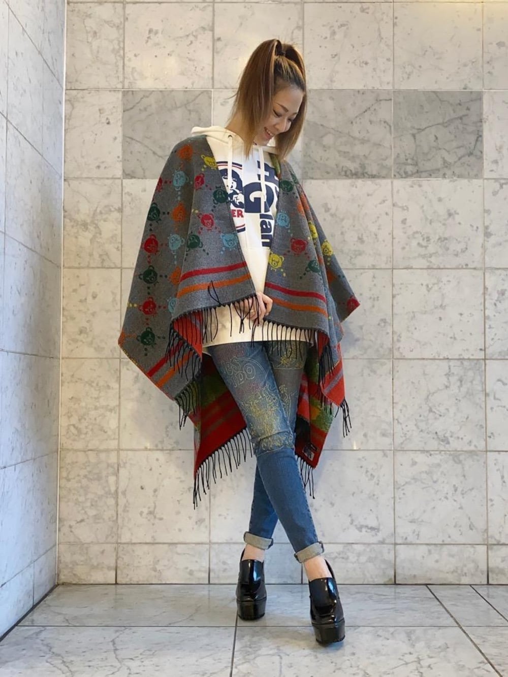 美品 HYSTERIC GLAMOUR BEARモノグラム ポンチョストール HYSTERIC GLAMOUR（ヒステリックグラマー）の「HYSTERIC BEAR