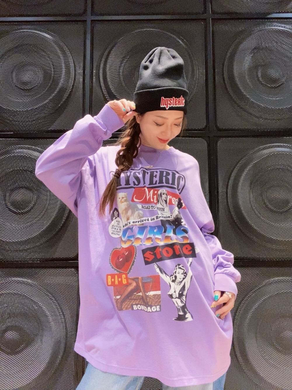 「ニットキャップ、冬コーデ、ビーニー、カジュアルコーデ、ヒステリックグラマー、ストリートコーデ、春こーで、ロンt、hysteric glamour、ﾋﾞｯｸﾞｼﾙｴｯﾄ」｜「HYSTERIC GLAMOURのGIRLS STONE オーバーサイズTシャツ（Tシャツ/カットソー、パープル系）」を使った、Ayakaさん（レディース・161cm）の冬コーディネートの1枚目の写真