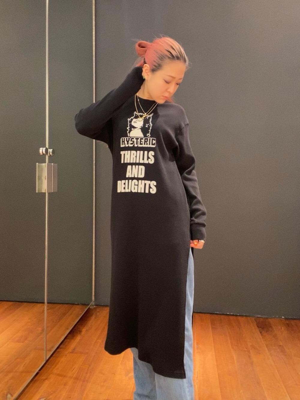 「ワッフル、ヒステリックグラマー、スリット、スリットワンピ、でにむ、hysteric glamour、ワイドぱんつ、秋🍁コーデ、ワンピース 、わんぴ」｜「HYSTERIC GLAMOURのRESIZE加工 デニムストレートパンツ（デニムパンツ、ブルー系）」を使った、Ayakaさん（レディース・161cm）の夏コーディネートの1枚目の写真