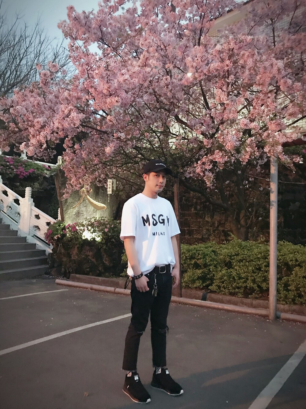 「BALENCIAGA、MSGM、LUKER BY NEIGHBORHOOD、NEIGHBORHOOD、inikirunner、Chrome Hearts、adidas originals、adidas」｜「BALENCIAGAのアイテム（帽子、ブラック系）」を使った、Foxさん（メンズ・173cm）の春コーディネートの1枚目の写真