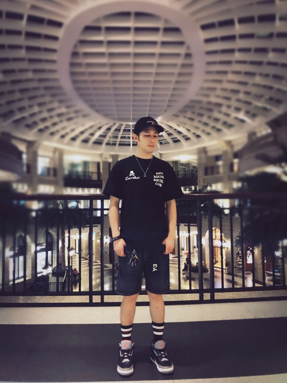「vetements、antisocialsocialclub、anti social social club、NEIGHBORHOOD、Y-3、NIKE、Jordan、JORDAN3、Chrome Hearts、chromehearts」｜「VETEMENTSのアイテム（帽子、ブラック系）」を使った、Foxさん（メンズ・173cm）の夏コーディネートの1枚目の写真