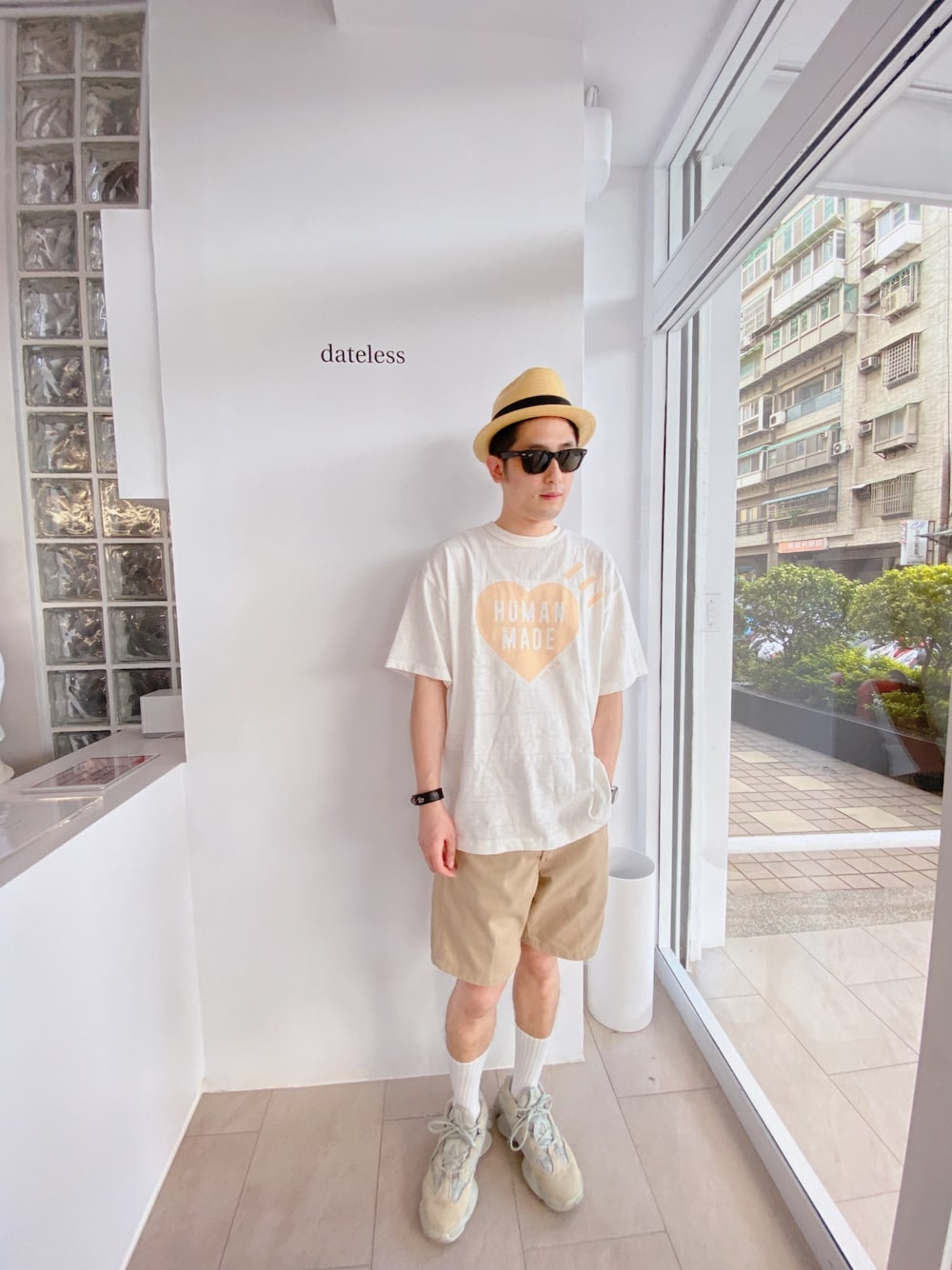 「summer、adidas、adidas originals、yeezy、new york hat、NEIGHBORHOOD、HUMAN MADE、ray ban、Chrome Hearts」｜「NEW YORK HATのアイテム（帽子、ベージュ系）」を使った、Foxさん（メンズ・173cm）の夏コーディネートの1枚目の写真