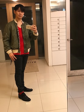 「Vネック」｜「アイテム（MA-1）」を使った、土手一徳さん（メンズ・178cm）の秋コーディネート