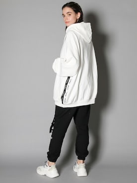 「RVCA（ルーカ）のアイテム」を使った、JACKROSE OFFICIALさん（レディース・170cm）の冬コーディネート