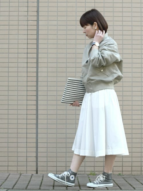 元の白スカート コーデ 40代 春 人気のファッションスタイル