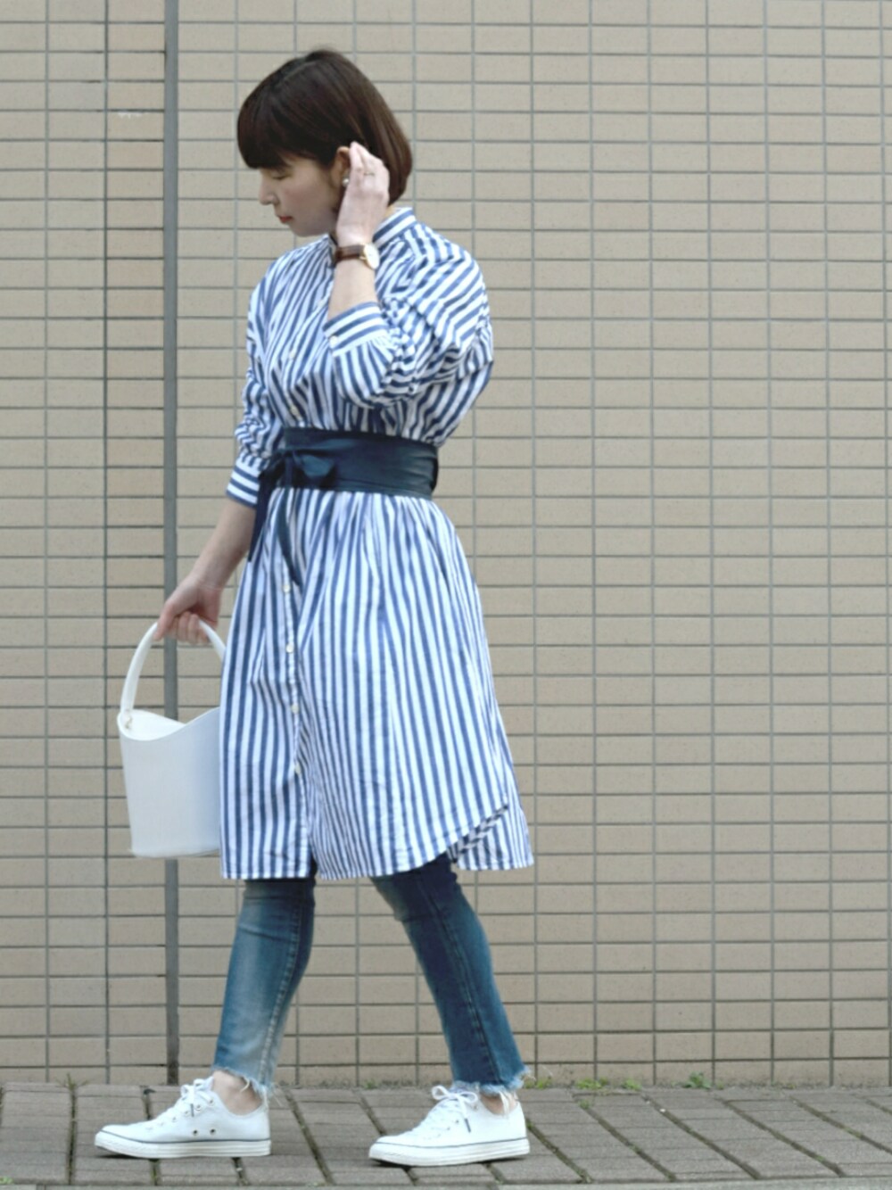 「アダルトおカワたん部、ボブ、ストライプワンピース、ストライプ、デニム、休日スタイル、バケツバッグ、シャツワンピ、ブルーコーデ、オトナカジュアル」｜「Settimissimoの【MADEINITALY】本革レザーサッシュベルト（ベルト、ブルー系）」を使った、*kumiko*さん（レディース・157cm）の春コーディネートの1枚目の写真
