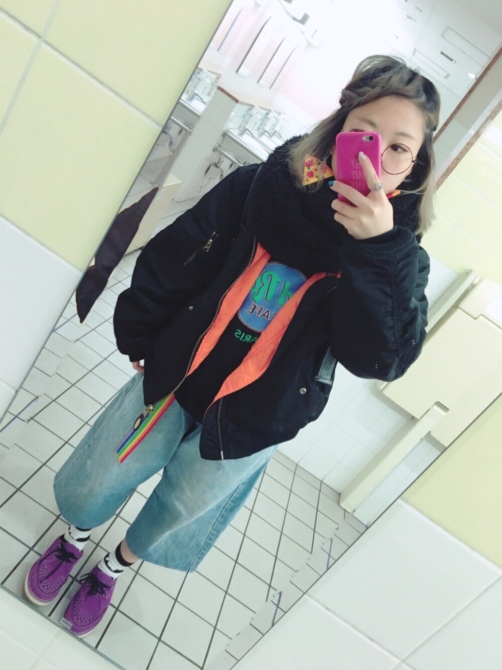 「ootd、古着MIX、hardrockcafe、HARLEY-DAVIDSON、MA-1、丸メガネ、デニム、used、ヨシダビーズ、Vivienne Westwood」｜「ヨシダビーズのアイテム（ピアス（両耳用）、オレンジ系）」を使った、ascさん（レディース・151cm）の冬コーディネートの1枚目の写真