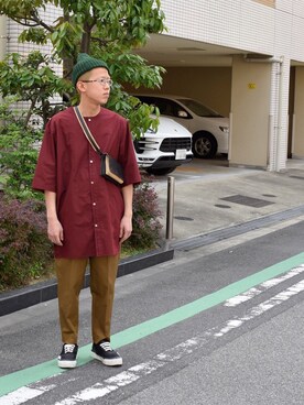「ESSAY（エッセイ）のアイテム（スラックス）」を使った、Wallace & Murronさん（メンズ・170cm）の春コーディネート