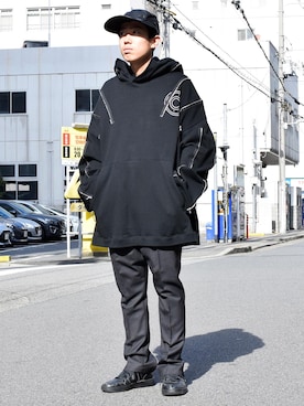 「ALMOSTBLACK（オールモストブラック）のアイテム」を使った、Wallace & Murronさん（メンズ・170cm）の冬コーディネート