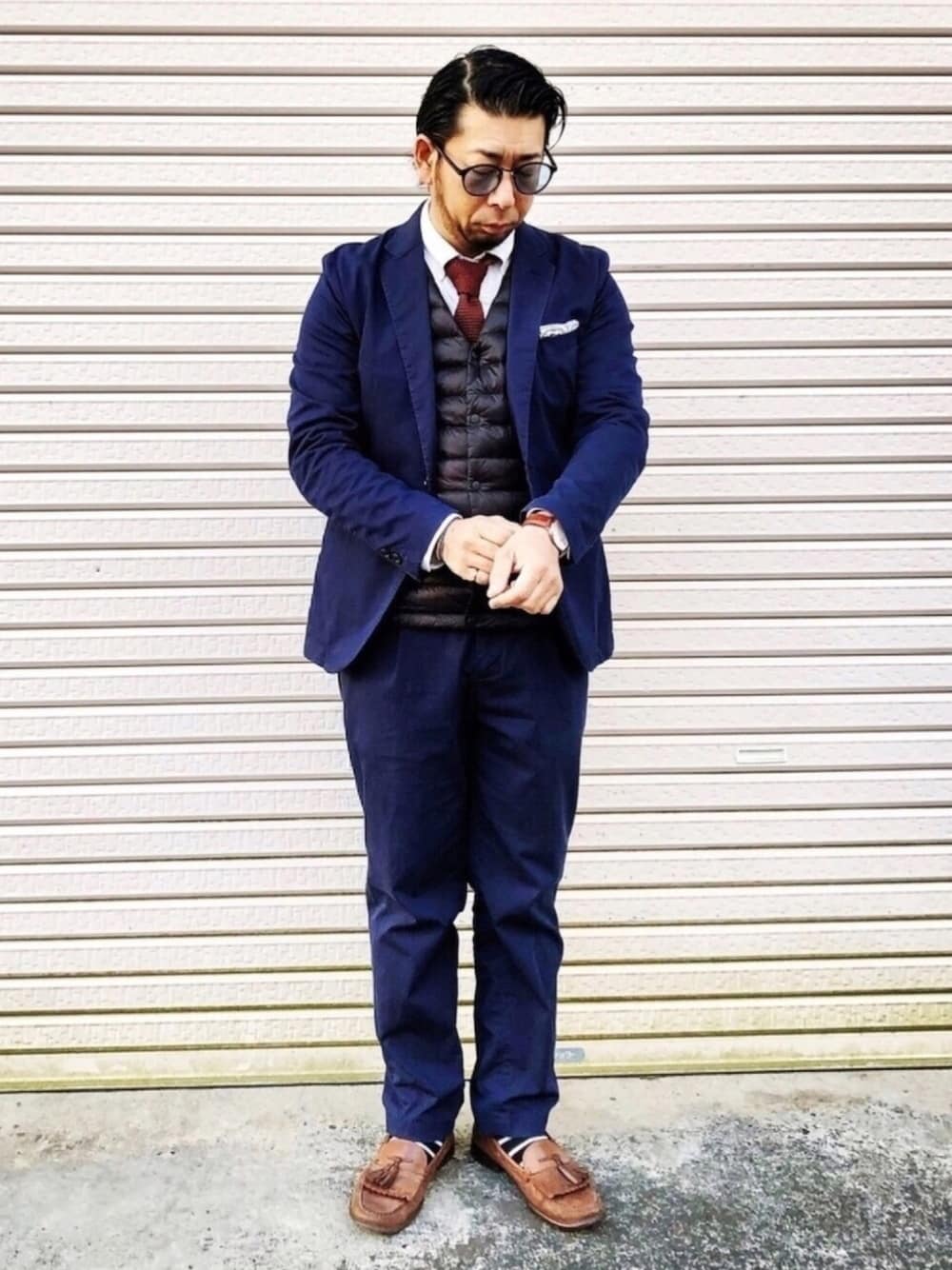 「スーツ、スーツスタイル、セットアップ、インナーダウン、ニットタイ、ローファー、サングラス、フォーマル」｜「green label relaxingの【WORK TRIP OUTFITS】PE HT SLIM NT HP- ジャケット ◆（セットアップ、ブルー系）」を使った、チャッピーさん（メンズ・166cm）の冬コーディネートの1枚目の写真