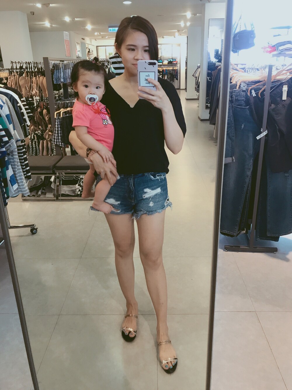 「ootd、ZARA、babygirl 」｜「ZARAのアイテム（Tシャツ/カットソー、ブラック系）」を使った、Ariel.12さん（レディース・160cm）の秋コーディネートの1枚目の写真