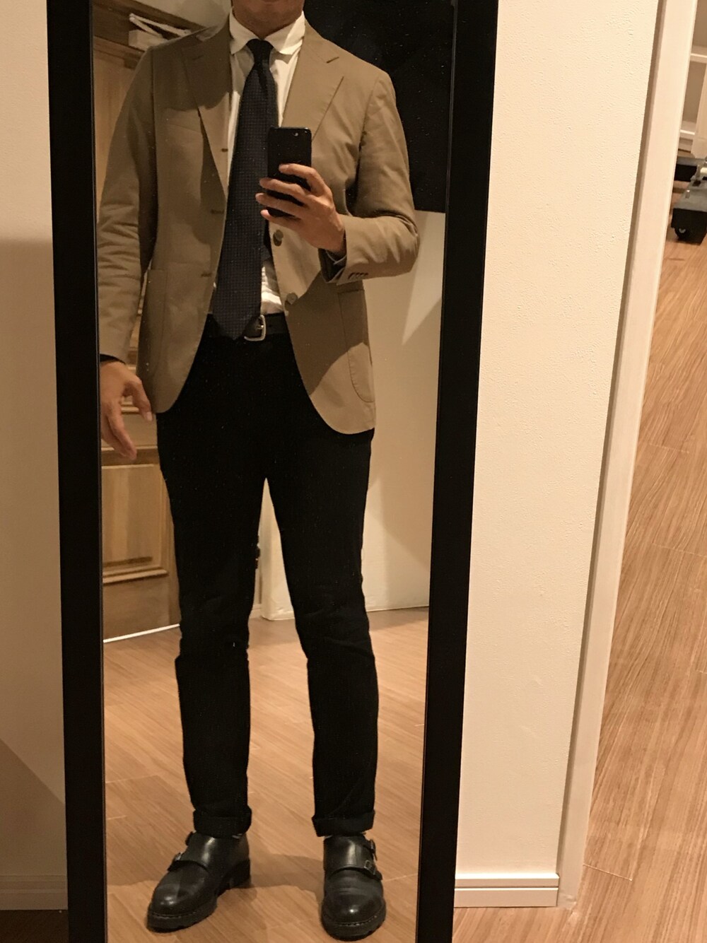 「ベージュ、セットアップ、秋のコーデ、シンプルコーデ、秋服」｜「URBAN RESEARCH DOORSのLIFE STYLE TAILOR　BONOMIコットンジャケット（スーツジャケット、ベージュ系）」を使った、c4pcsさん（メンズ・180cm）の秋コーディネートの1枚目の写真
