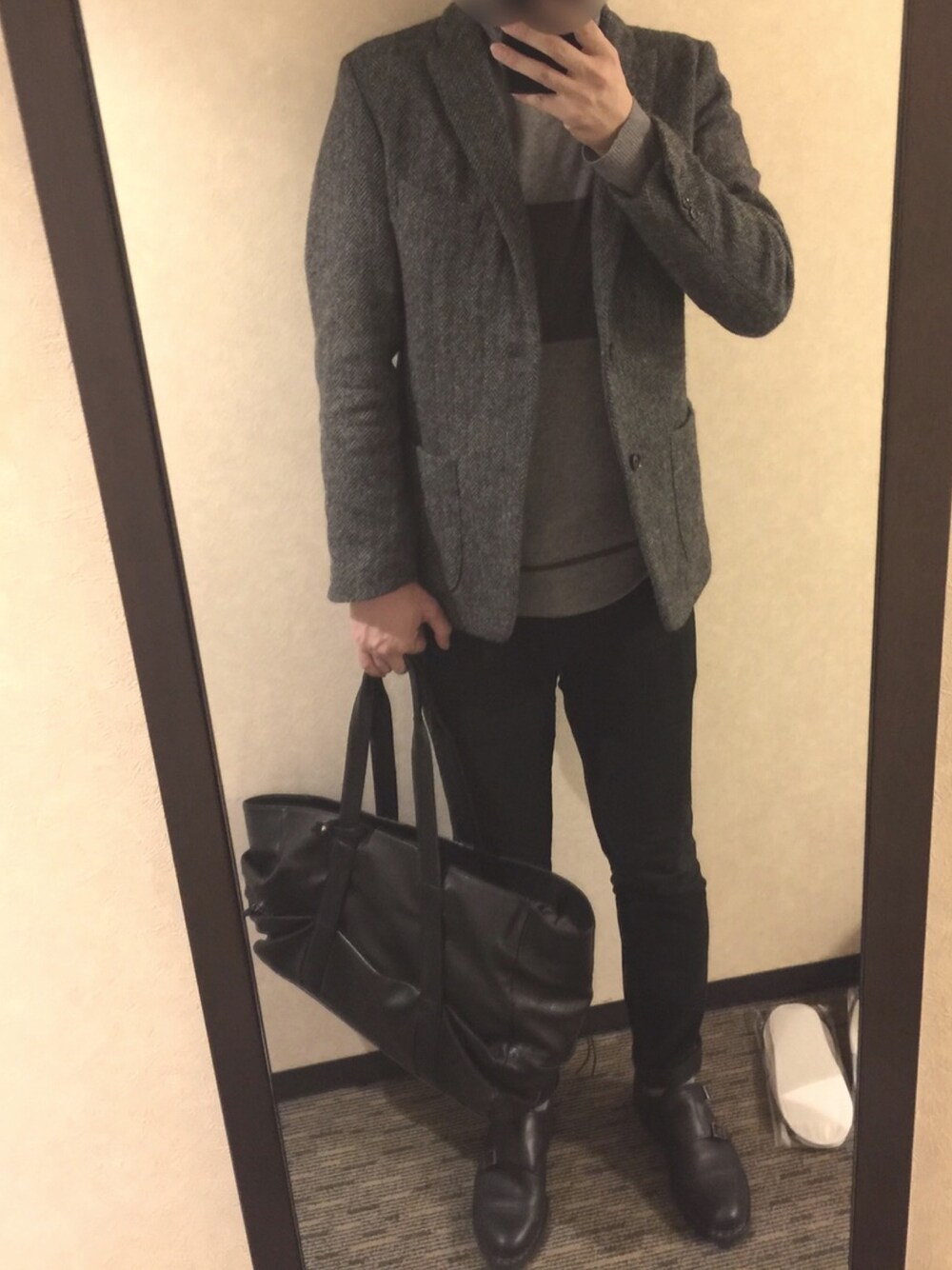 「シンプルコーデ、大人カジュアル、黒コーデ、パラブーツ、パラブーツウィリアム、ハリスツイード」｜「URBAN RESEARCH ROSSO MENの【TVドラマ着用】ハリスツイードテーラードジャケット（テーラードジャケット、グレー系）」を使った、c4pcsさん（メンズ・180cm）の春コーディネートの1枚目の写真