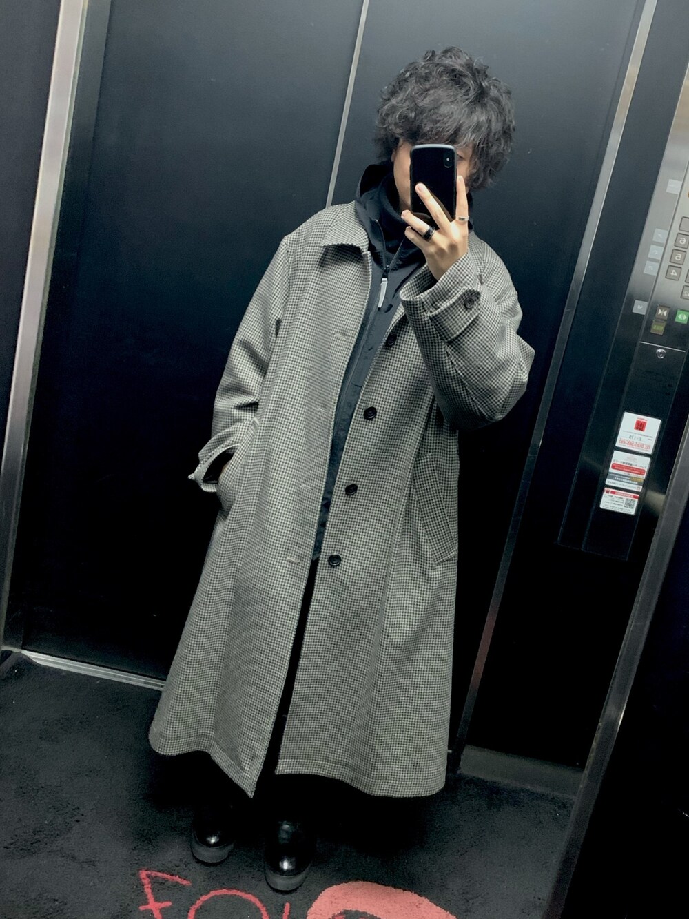 「冬コーデ、stein、stussy、きれいめカジュアル、おしゃれさんと繋がりたい、オトナカジュアル、低身長コーデ、黒、キレイめ」｜「STUSSYのReflective Sports Pullover（ナイロンジャケット、ブラック系）」を使った、takuさん（メンズ・164cm）の冬コーディネートの1枚目の写真
