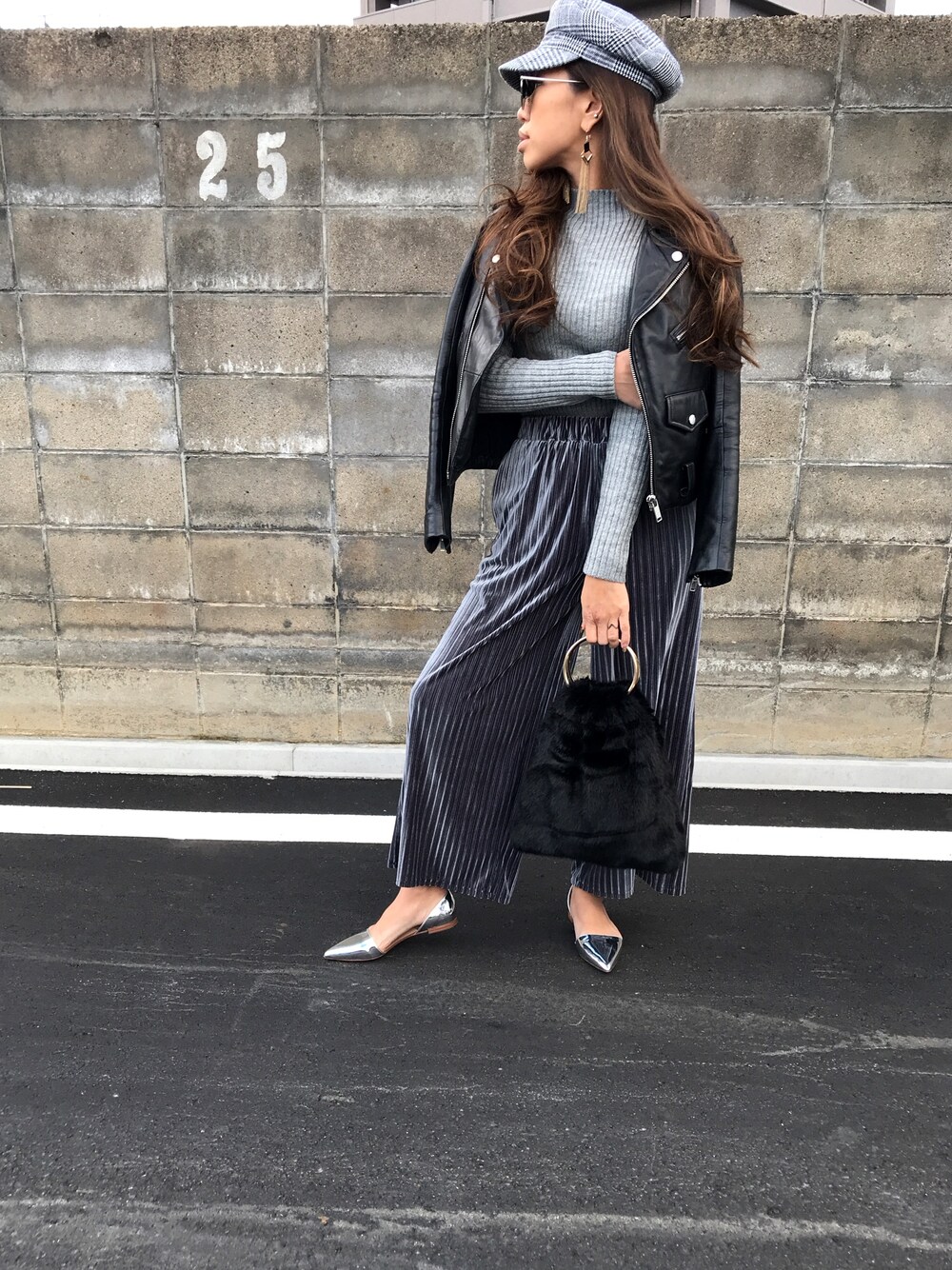 「ライダース、冬コーデ、GU、ユニクロ、ザラ、オトナカジュアル、プチプラコーデ、ootd、ママコーデ、シンプル」｜「ZARAのアイテム（ハンドバッグ、ブラック系）」を使った、1eihc7さん（レディース・158cm）の秋コーディネートの1枚目の写真