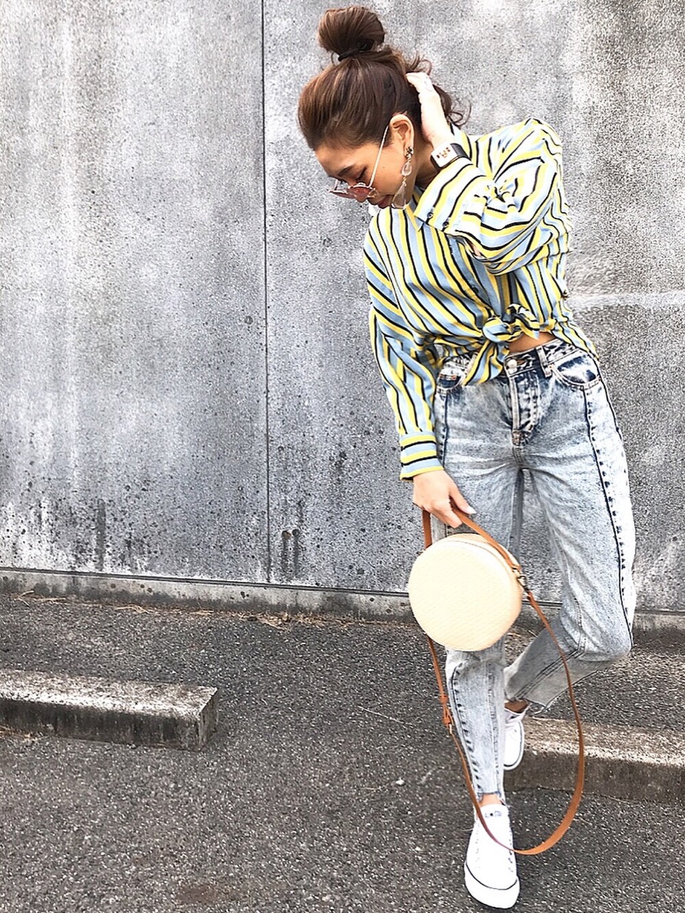「春コーデ、シャツスタイル、シンプル、ママコーデ、カジュアルコーデ、デニムパンツ、バッグ、ストライプ、オトナ女子、メンズライク」｜「ZARAのアイテム（シャツ/ブラウス、その他）」を使った、1eihc7さん（レディース・157cm）の春コーディネートの1枚目の写真