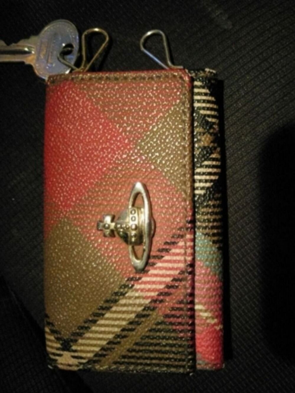 その他のキーケース/キーアクセサリーを着用したメンズの春コーディネートの1枚目の写真