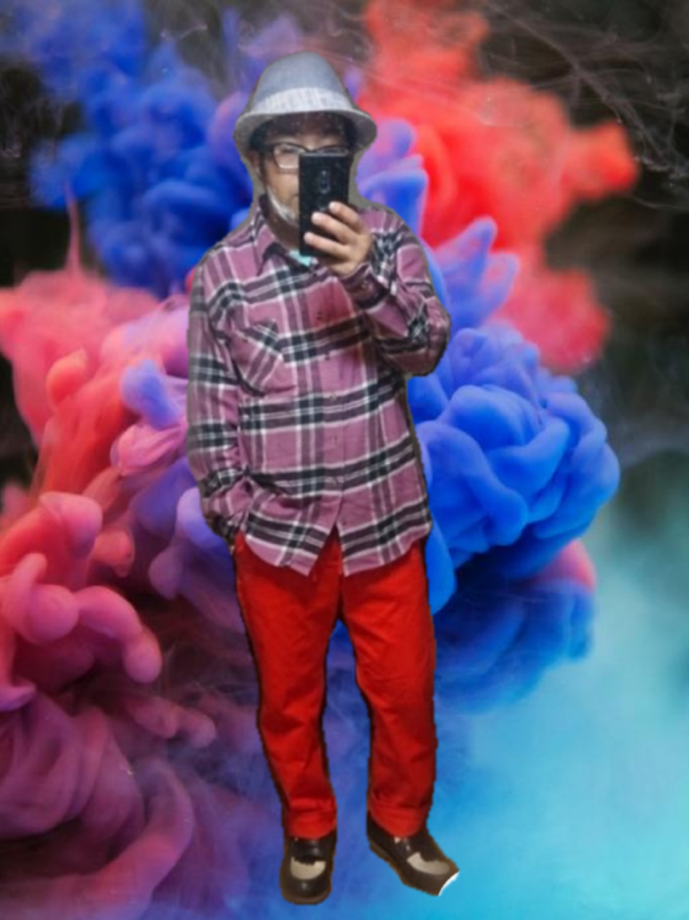 オレンジ系のその他パンツ、ブラウン系のローファー、ピンク系のシャツ/ブラウスを着用したメンズの春コーディネートの1枚目の写真