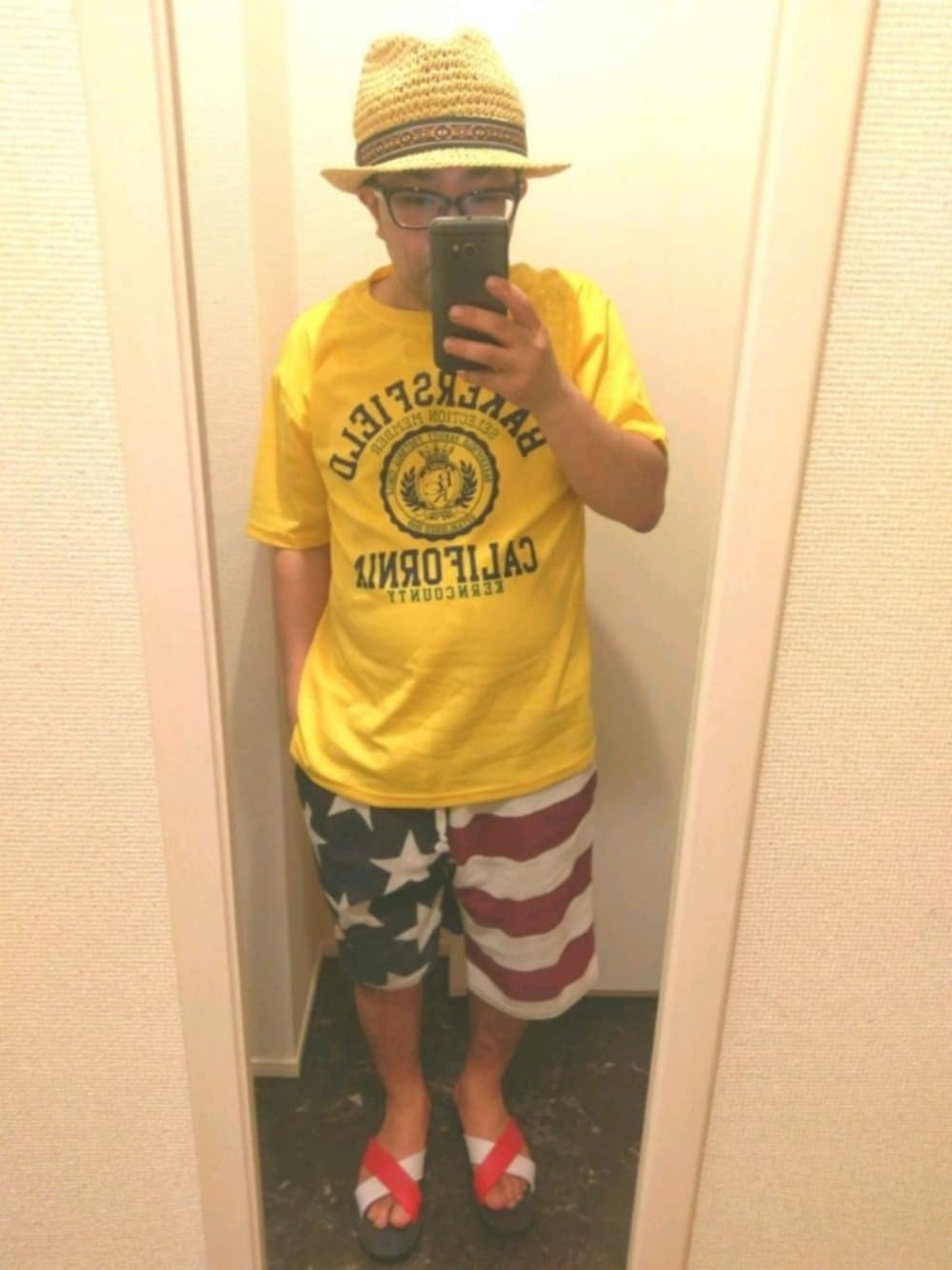 「むぎわら帽子、Tシャツ、ショートパンツ、サンダル、ゆるコーデ、プチプラのさとし、個性的、原宿系、相互フォロー」｜「NAVANAのアイテム（ハット、ベージュ系）」を使った、さとし🐨相互さん（メンズ・159cm）の夏コーディネートの1枚目の写真