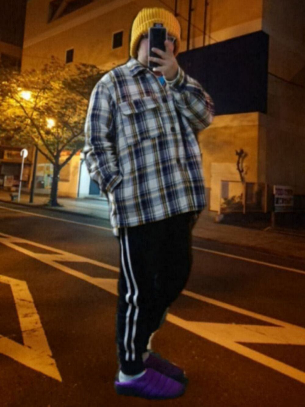 「個性的、ストリート、ニット帽、ジョガーパンツ、サンダル、プチプラのさとし、パジャマ、しまむら、スウェット、年末WEAR感謝祭」｜「Mac-Houseのアイテム（ニットキャップ/ビーニー、イエロー系）」を使った、さとし🐨相互さん（メンズ・159cm）の冬コーディネートの1枚目の写真