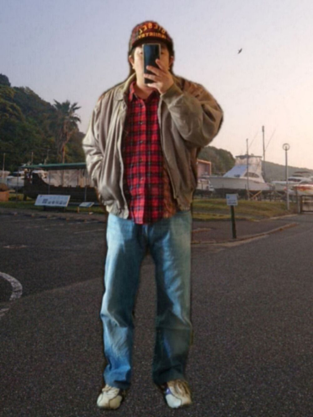 グレー系のブルゾン、その他のシャツ/ブラウス、ブルー系のデニムパンツを着用したメンズの冬コーディネートの1枚目の写真