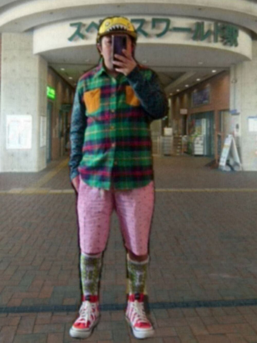 「個性的、原宿系、プチプラ、プチプラのさとし、春コーデ、春めきシューズ、イエロー、本気のパー子、グリーン、カラーパンツ」｜「ﾉ-ﾌﾞﾗﾝﾄﾞのアイテム（キャップ、イエロー系）」を使った、さとし🐨相互さん（メンズ・159cm）の春コーディネートの1枚目の写真