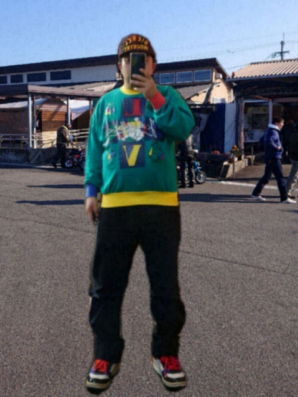 「個性的、プチプラ、プチプラのさとし、スウェット、キャップ、グリーン、スニーカーコーデ、ストリート、スポーツミックス、Diesel」｜「DIESELのアイテム（キャップ、レッド系）」を使った、さとし🐨相互さん（メンズ・159cm）の春コーディネートの1枚目の写真