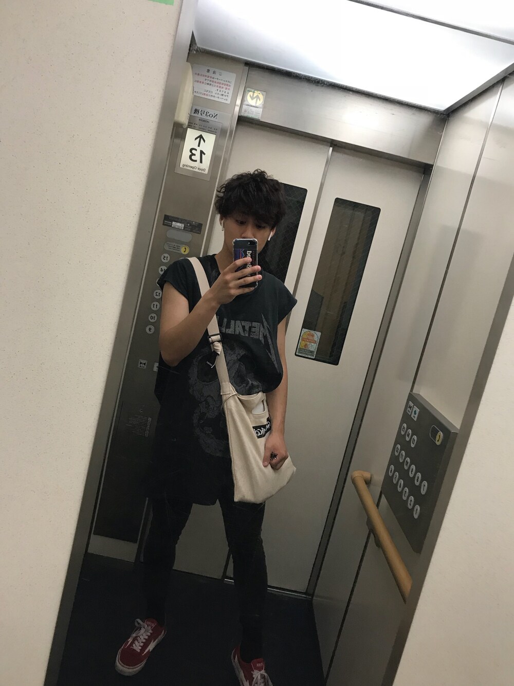 「今日のコーデ、夏コーデ、アツい、おしゃれさんと繋がりたい」｜「H&Mのアイテム（タンクトップ、ブラック系）」を使った、ゆーさん（メンズ・173cm）の夏コーディネートの1枚目の写真