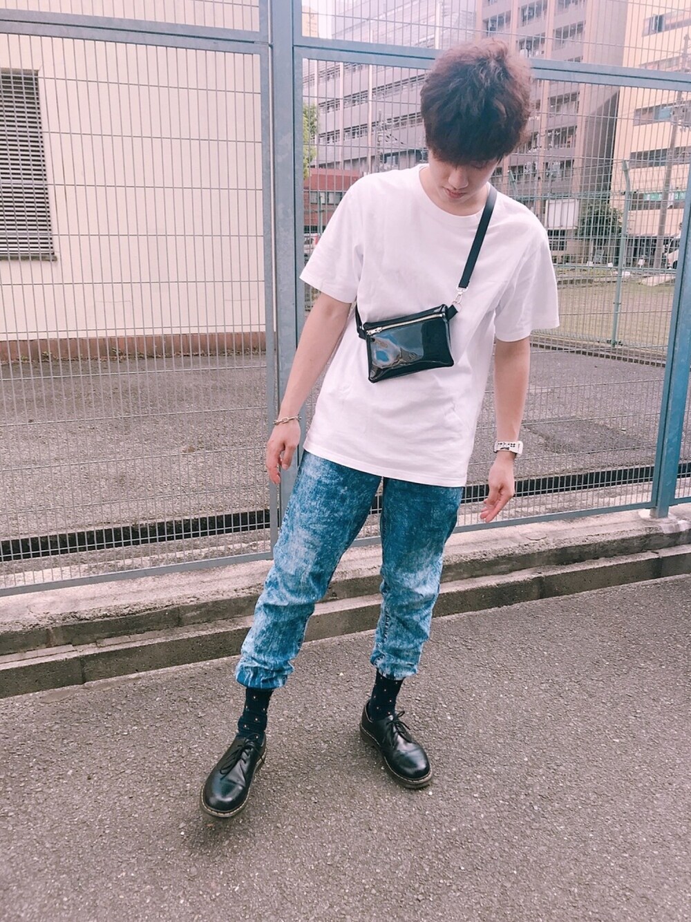 「おしゃれさんと繋がりたい、シンプル、今日のコーデ、暑い」｜「Dr. Martensのアイテム（ブーツ、ブラック系）」を使った、ゆーさん（メンズ・173cm）の夏コーディネートの1枚目の写真