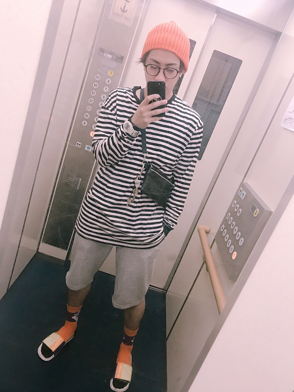 「おしゃれさんと繋がりたい、今日のコーデ、ニット帽、めがね」｜「niko and...のCITY CREEK/デッキサンダル【niko and ...】（サンダル、ホワイト系）」を使った、ゆーさん（メンズ・173cm）の夏コーディネートの1枚目の写真