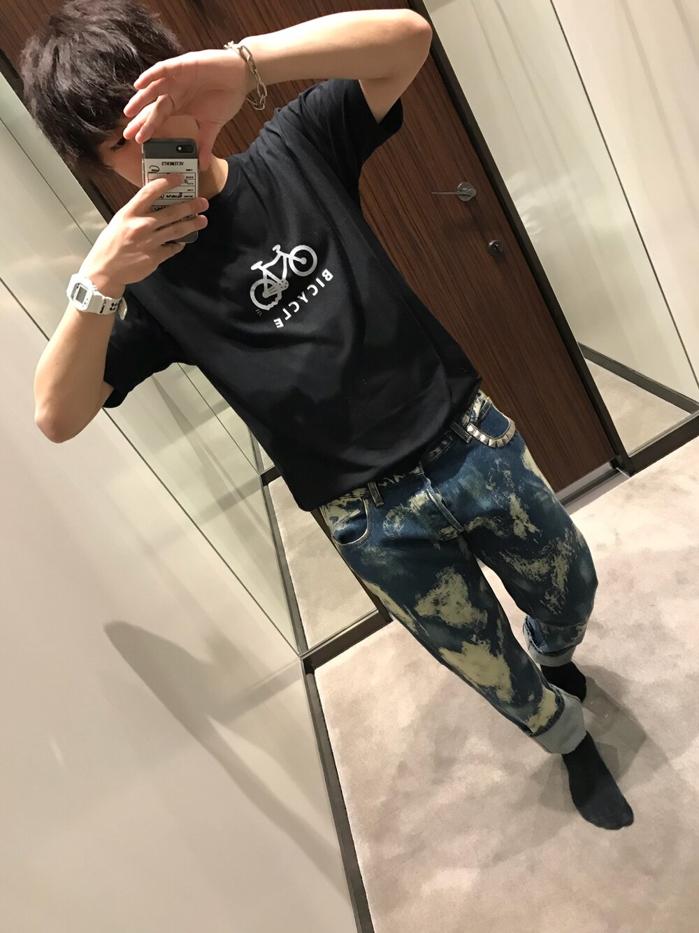 「おしゃれさんと繋がりたい、GUCCI、ブリーチデニム」｜「GUCCIのGucci - ブリーチ加工 ジーンズ - men - コットン/metal - 34（デニムパンツ、ブルー系）」を使った、ゆーさん（メンズ・173cm）の夏コーディネートの1枚目の写真