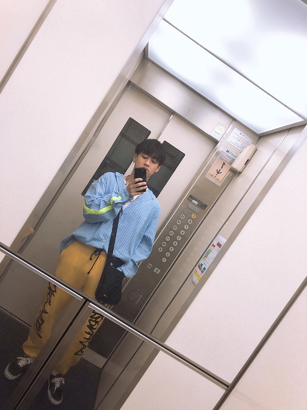 「今日のコーデ、おしゃれさんと繋がりたい、派手、黒髪」｜「Bershkaのアイテム（シャツ/ブラウス、ブルー系）」を使った、ゆーさん（メンズ・173cm）の秋コーディネートの1枚目の写真