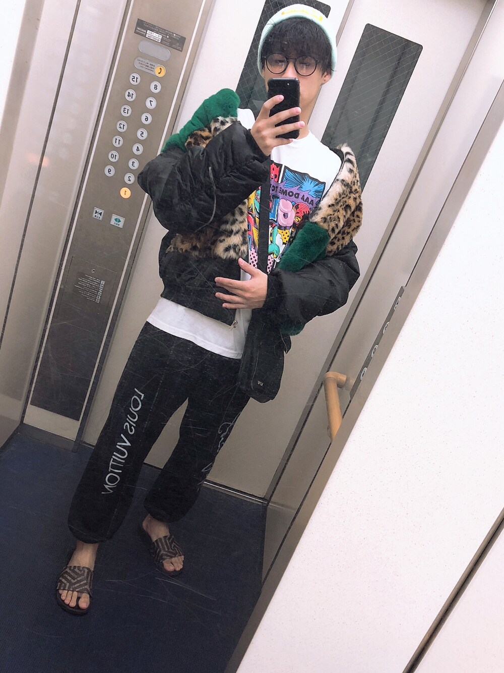 「おしゃれさんと繋がりたい、ゆるコーデ、AAA LIVE、aaa、cal」｜「AAA color a lifeのアイテム（Tシャツ/カットソー、ホワイト系）」を使った、ゆーさん（メンズ・173cm）の秋コーディネートの1枚目の写真