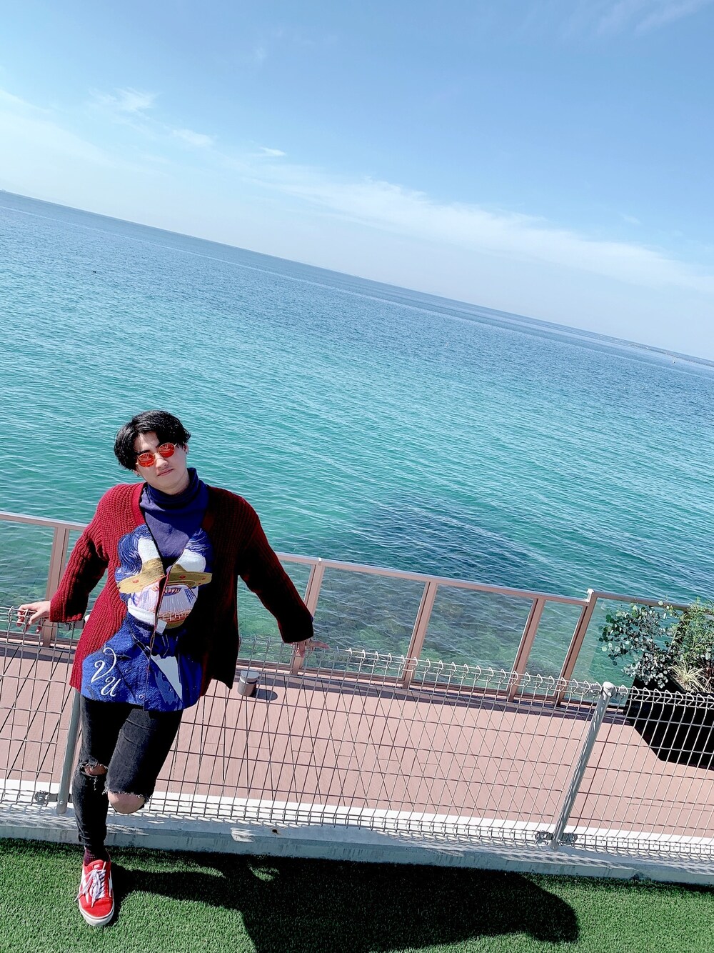 「しあわせのパンケーキ、淡路島、秋冬コーデ」｜「VALENTINOのアイテム（カーディガン/ボレロ、レッド系）」を使った、ゆーさん（メンズ・174cm）の秋コーディネートの1枚目の写真