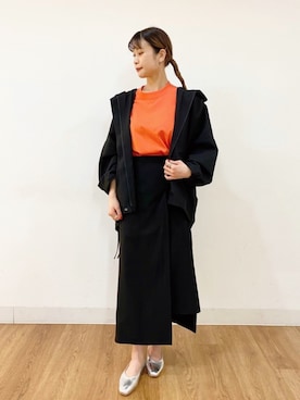 「シルバー」｜「アイテム（マウンテンパーカー）」を使った、コトさん（レディース・160cm）の春コーディネート