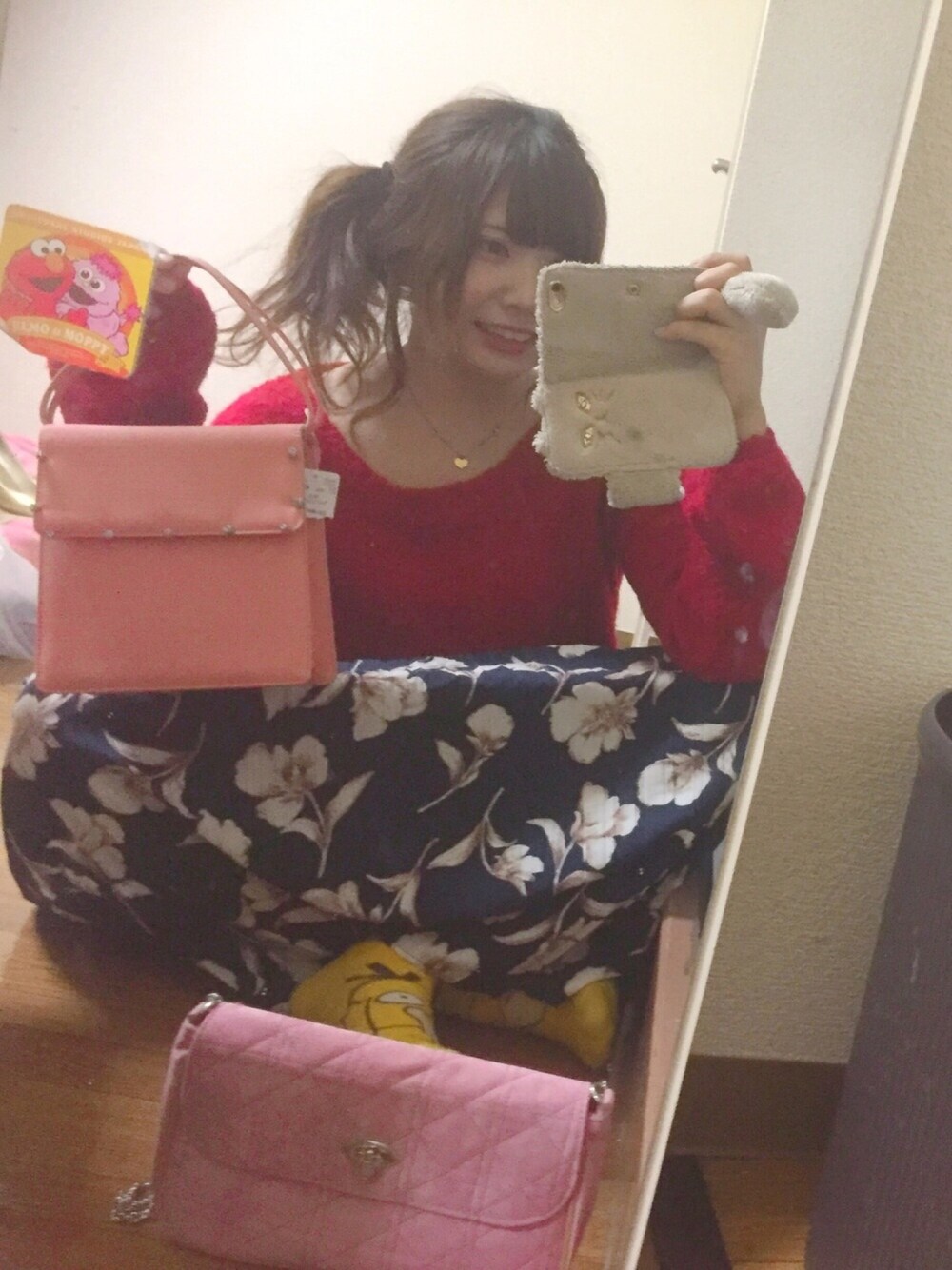「ピンク、赤ニット」｜「INGNIのアイテム（ニット/セーター、レッド系）」を使った、mikyanさん（レディース・160cm）の冬コーディネートの1枚目の写真